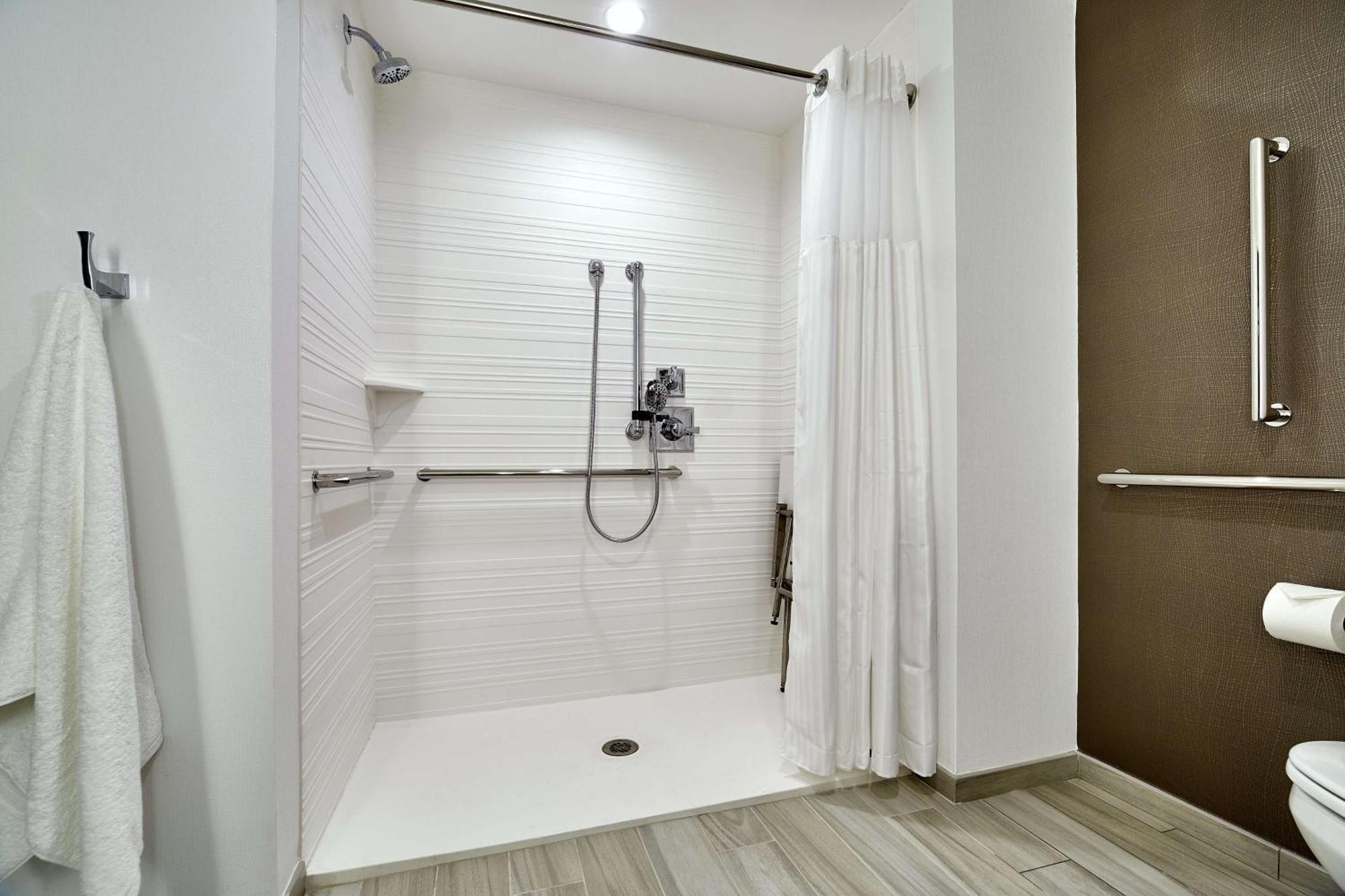 Hilton Garden Inn Roslyn Esterno foto