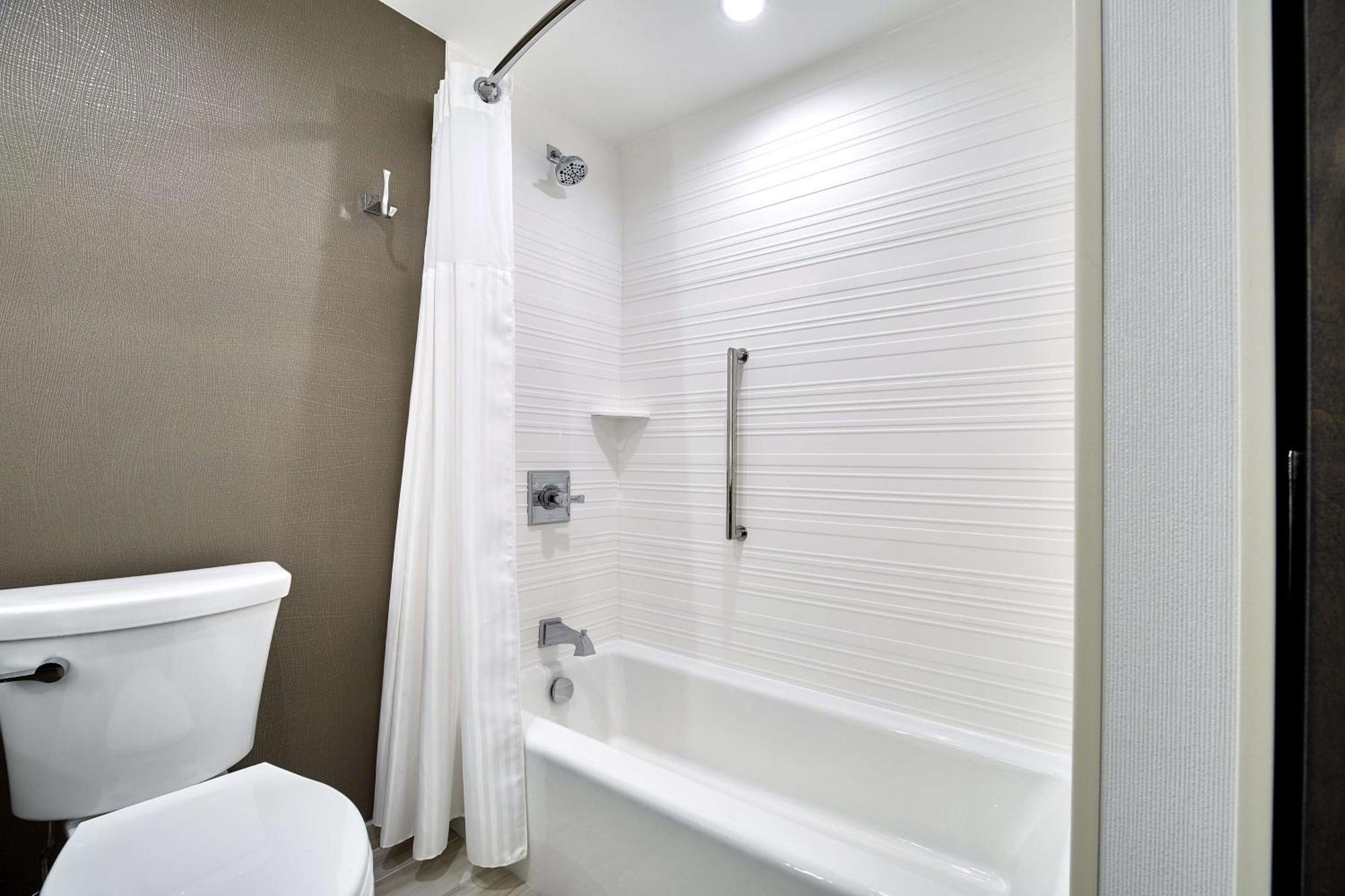 Hilton Garden Inn Roslyn Esterno foto